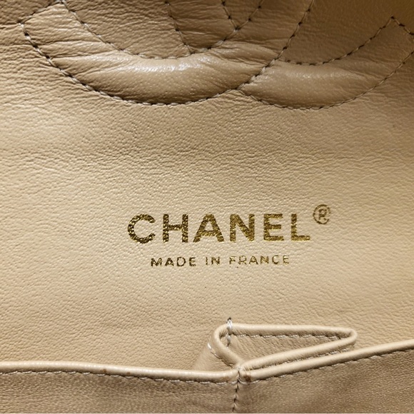 Chanel beige medium classic flap gold hardware - Picture 12 of 16